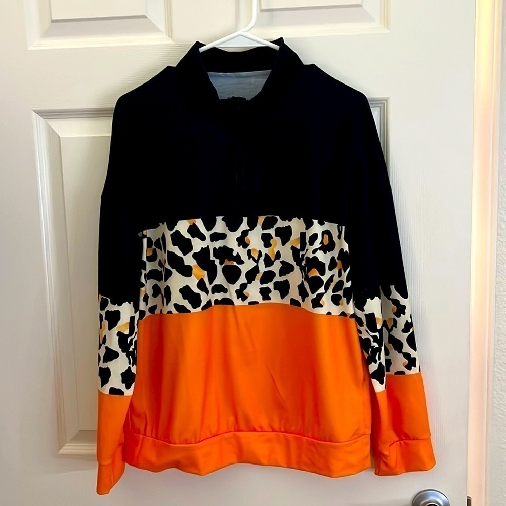 🍊ORANGE AND BLACK CHEETAH PRINT SWEATER🍊
